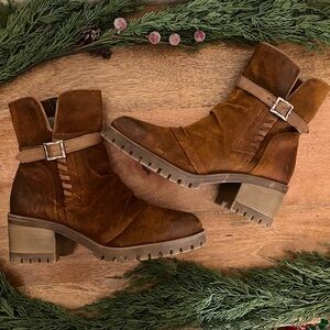 Miz Mooz Women's Whipstitch Cut-Out Ankle Boot Mandy Hickory Size 41